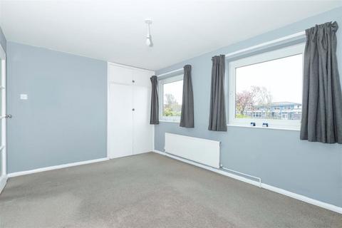 2 bedroom flat for sale, Barton Close, Worthing