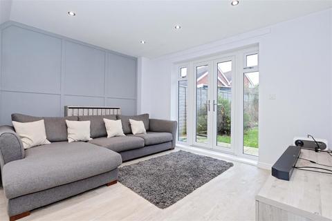 7 Iris Close, Worthing, BN13 3WU