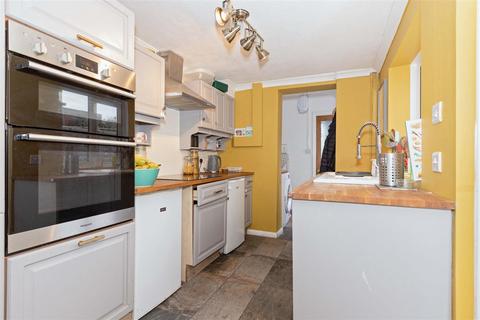 8 Becket Road, Worthing, BN14 7EX