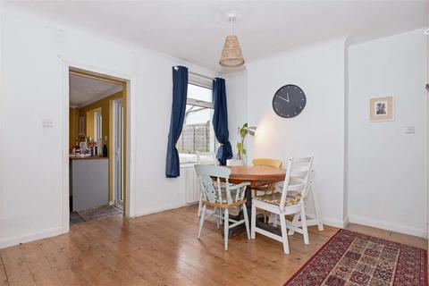 8 Becket Road, Worthing, BN14 7EX