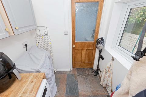 8 Becket Road, Worthing, BN14 7EX