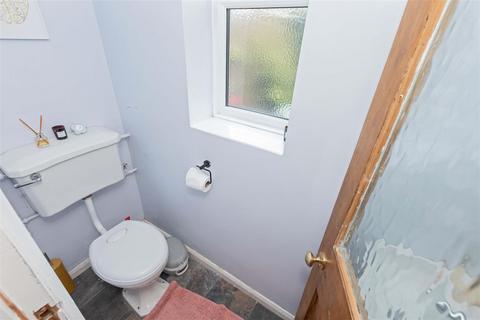 8 Becket Road, Worthing, BN14 7EX