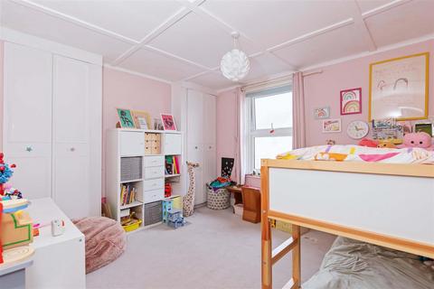 8 Becket Road, Worthing, BN14 7EX
