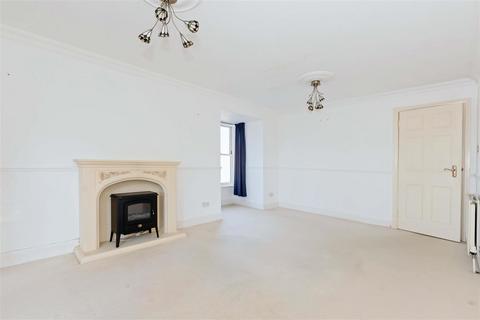 2 bedroom flat for sale, Grand Avenue, Worthing