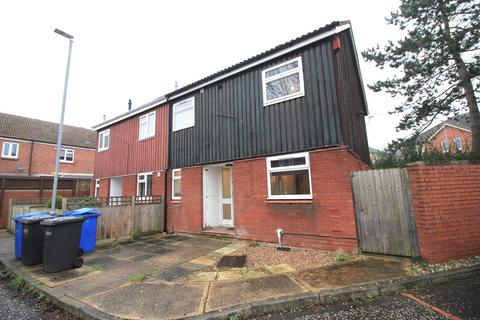 3 bedroom semi-detached house to rent, Whitethorn Close, Norwich NR6