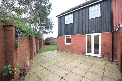 3 bedroom semi-detached house to rent, Whitethorn Close, Norwich NR6