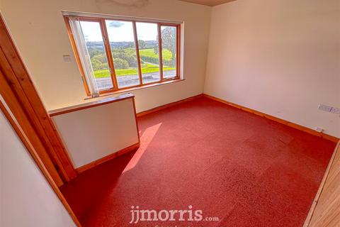 Property to rent, Llwyndrain, Llanfyrnach