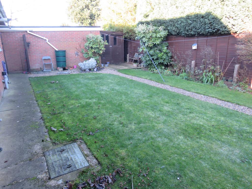 Enclosed Rear Garden (2)
