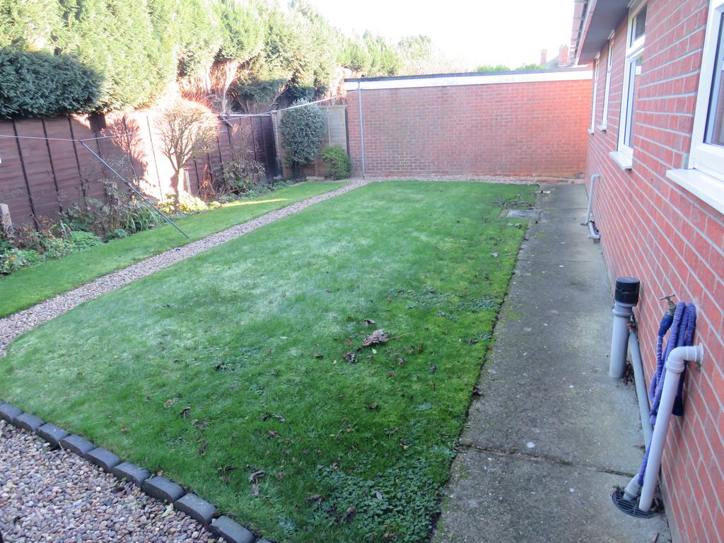 Enclosed Rear Garden (1)