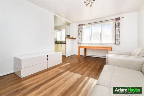 2 bedroom apartment to rent, Laburnum Close, London N11