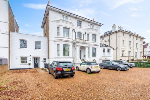 3 bedroom flat for sale, Shooters Hill Road, Blackheath,  London