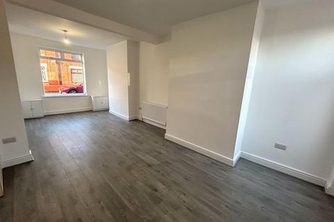 2 bedroom terraced house to rent, Kirkman Avenue, Manchester