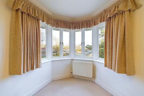 2 bedroom flat for sale, Montague House, Grand Avenue, Worthing, BN11