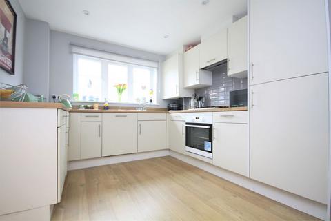 4 bedroom end of terrace house for sale, Primrose Place, Worthing, BN13