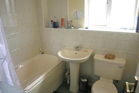 3 bedroom semi-detached house to rent, Springtail Road, Pinewood, Ipswich, Suffolk, UK, IP8