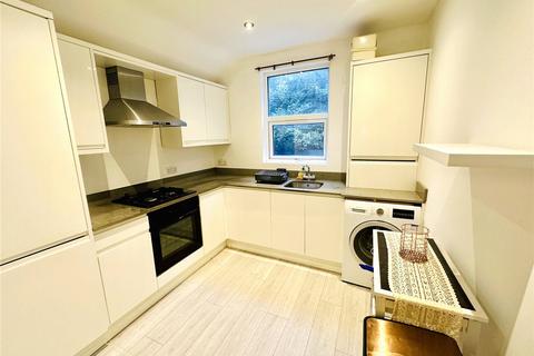 Flat 2, 55 Edridge Road, Croydon, CR0 1EG