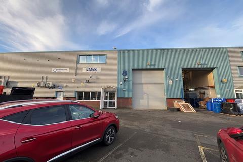 Industrial unit to rent, Eastman Way, Hemel Hempstead HP2