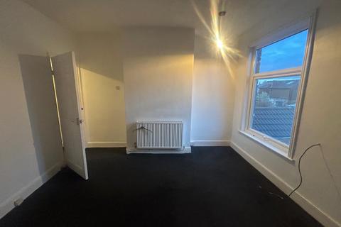 3 bedroom terraced house to rent, Prospect Street, Alfreton