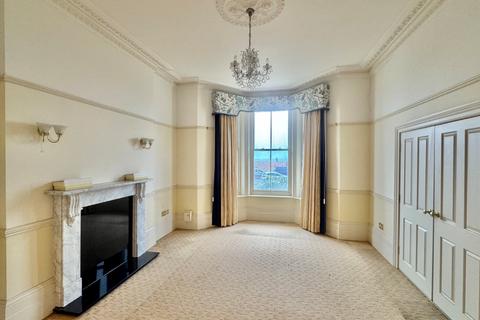 2 bedroom apartment for sale, Marine Crescent, Kent CT20