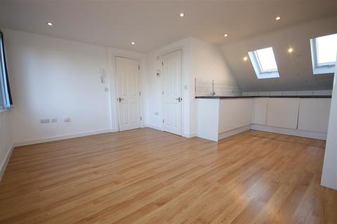 2 bedroom apartment to rent, Roseford Road, Cambridge CB4