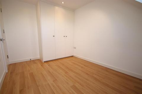 2 bedroom apartment to rent, Roseford Road, Cambridge CB4