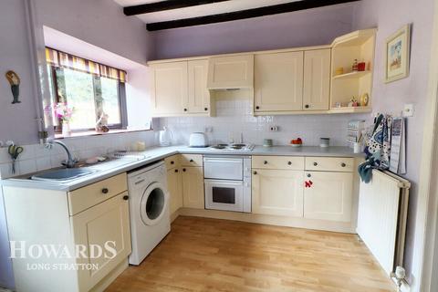 4 bedroom cottage for sale, Flordon, Norwich