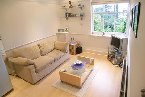 1 bedroom flat to rent, Uxbridge Road, Kingston