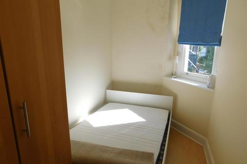 1 bedroom flat to rent, Uxbridge Road, Kingston