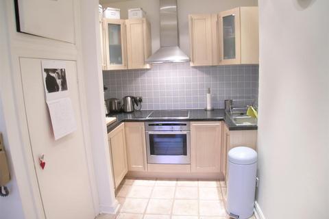 1 bedroom flat to rent, Uxbridge Road, Kingston