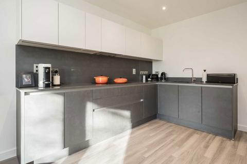 1 bedroom flat for sale, Avenue Road, London W3