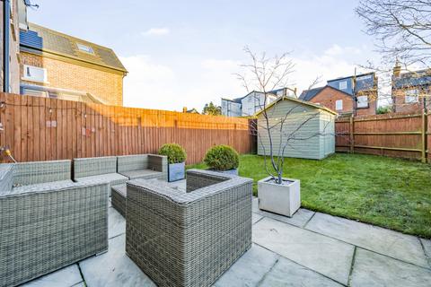 2, Primrose Cottages Denby Road, Cobham, KT11 1FB