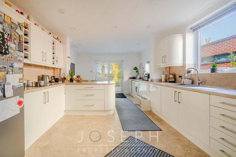 4 bedroom detached house for sale, Valley Road, Ipswich, IP1