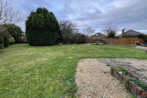 2 bedroom detached bungalow to rent, Heathy Close, Barton On Sea, New Milton, Hampshire. BH25 7JP