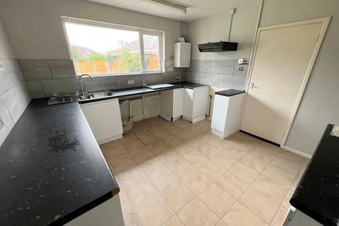 2 bedroom detached bungalow to rent, Heathy Close, Barton On Sea, New Milton, Hampshire. BH25 7JP