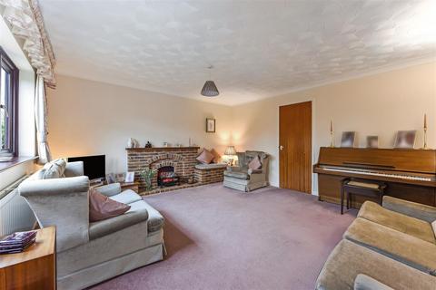 3 bedroom detached house for sale, Clanfield, Hampshire