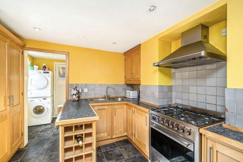 2 bedroom maisonette for sale, Russell Road, London SW19