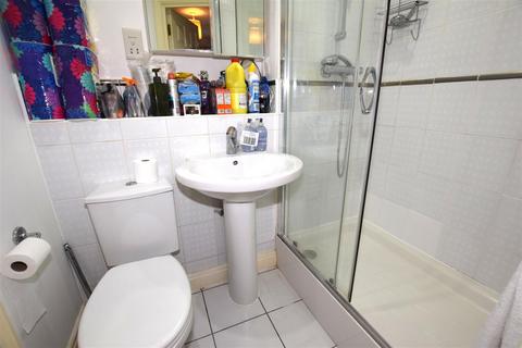 2 bedroom flat to rent, Shillingford Close, Mill Hill East