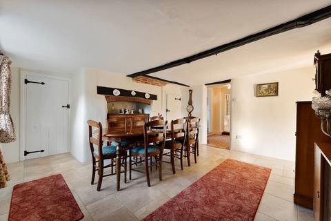 Ivy Cottage Gaters Lane, Winterbourne Dauntsey, Salisbury, SP4 6ER