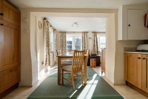 Ivy Cottage Gaters Lane, Winterbourne Dauntsey, Salisbury, SP4 6ER