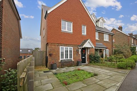 4 bedroom townhouse for sale, Sopers, Turners Hill, Crawley, RH10