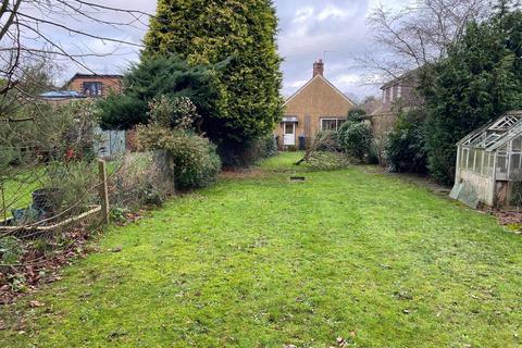 2 bedroom detached bungalow for sale, Winern Glebe, Byfleet, West Byfleet