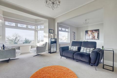 3 bedroom apartment for sale, Cliff Gardens, Leigh-on-sea, SS9