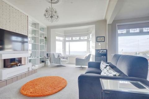 3 bedroom apartment for sale, Cliff Gardens, Leigh-on-sea, SS9