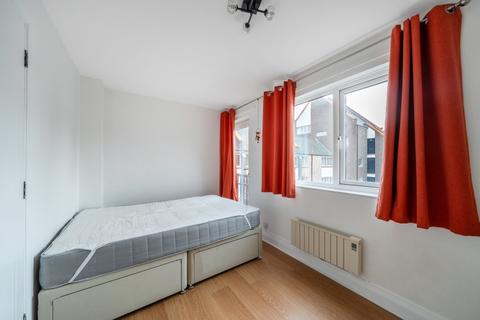 2 bedroom apartment to rent, Admiral Place London SE16