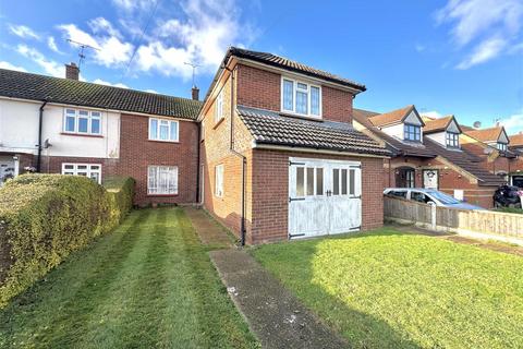 4 bedroom end of terrace house for sale, Glendale Road, Burnham-On-Crouch