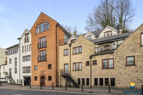 2 bedroom flat for sale, Millbrook, Surrey GU1