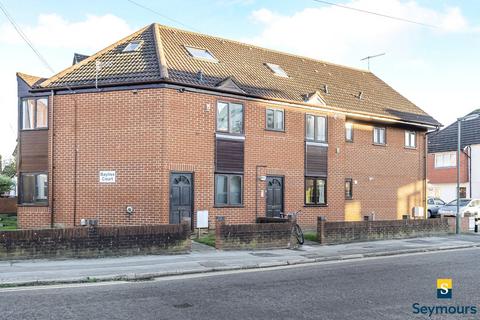 2 bedroom maisonette for sale, Bayliss Court, Surrey GU1