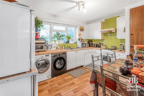 72 Hameway, London, E6 6HR