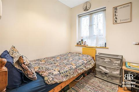 72 Hameway, London, E6 6HR
