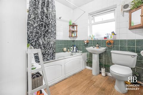 72 Hameway, London, E6 6HR